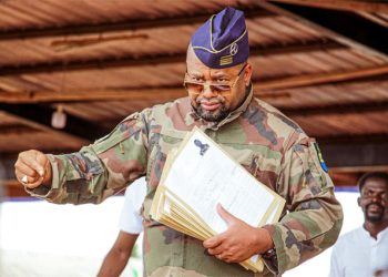 Le commandant de police Oscar Sadibi Mapangou, directeur national du permis de conduire.